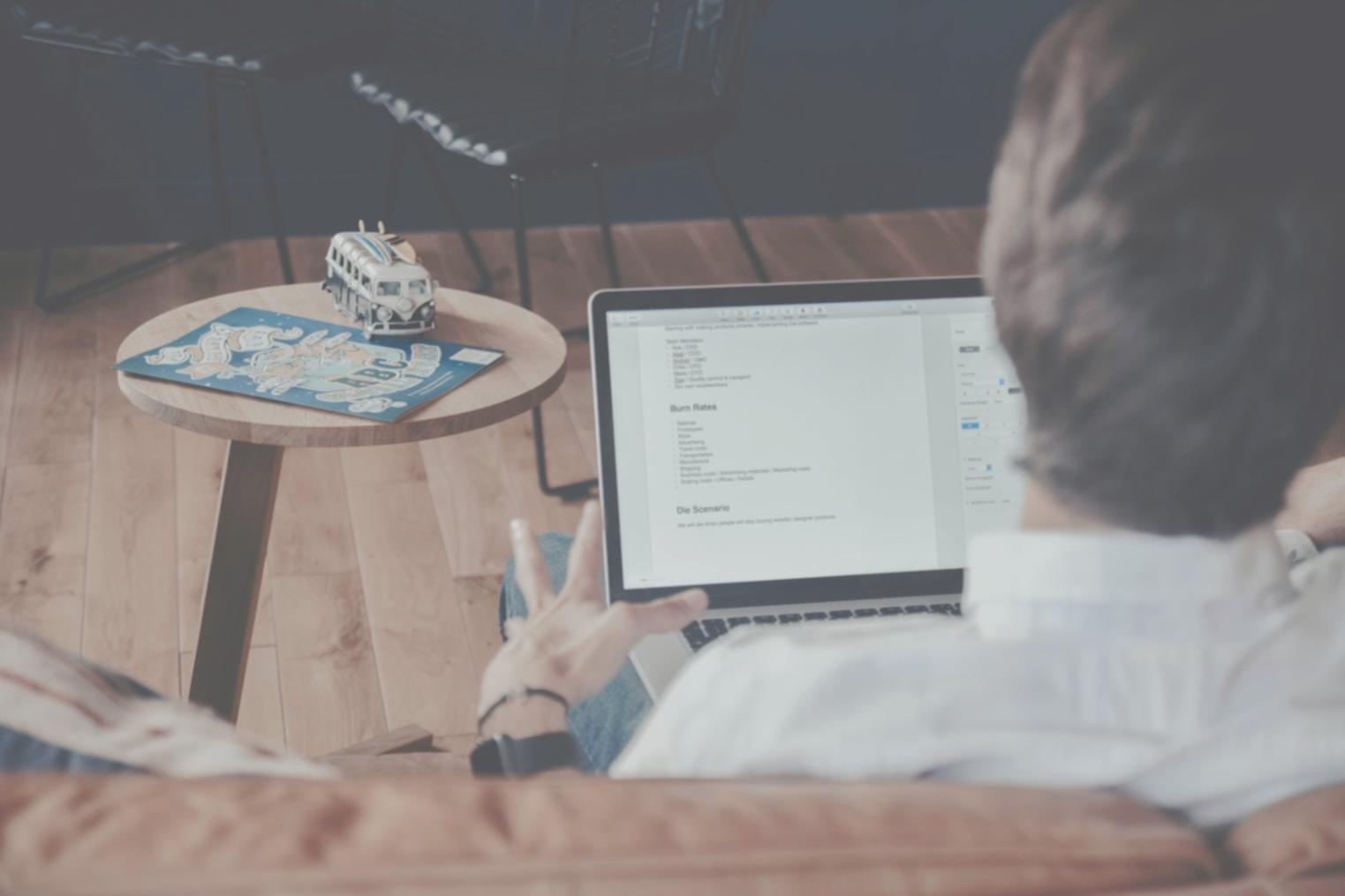 Outil de gestion budgétaire moderne sur tablette